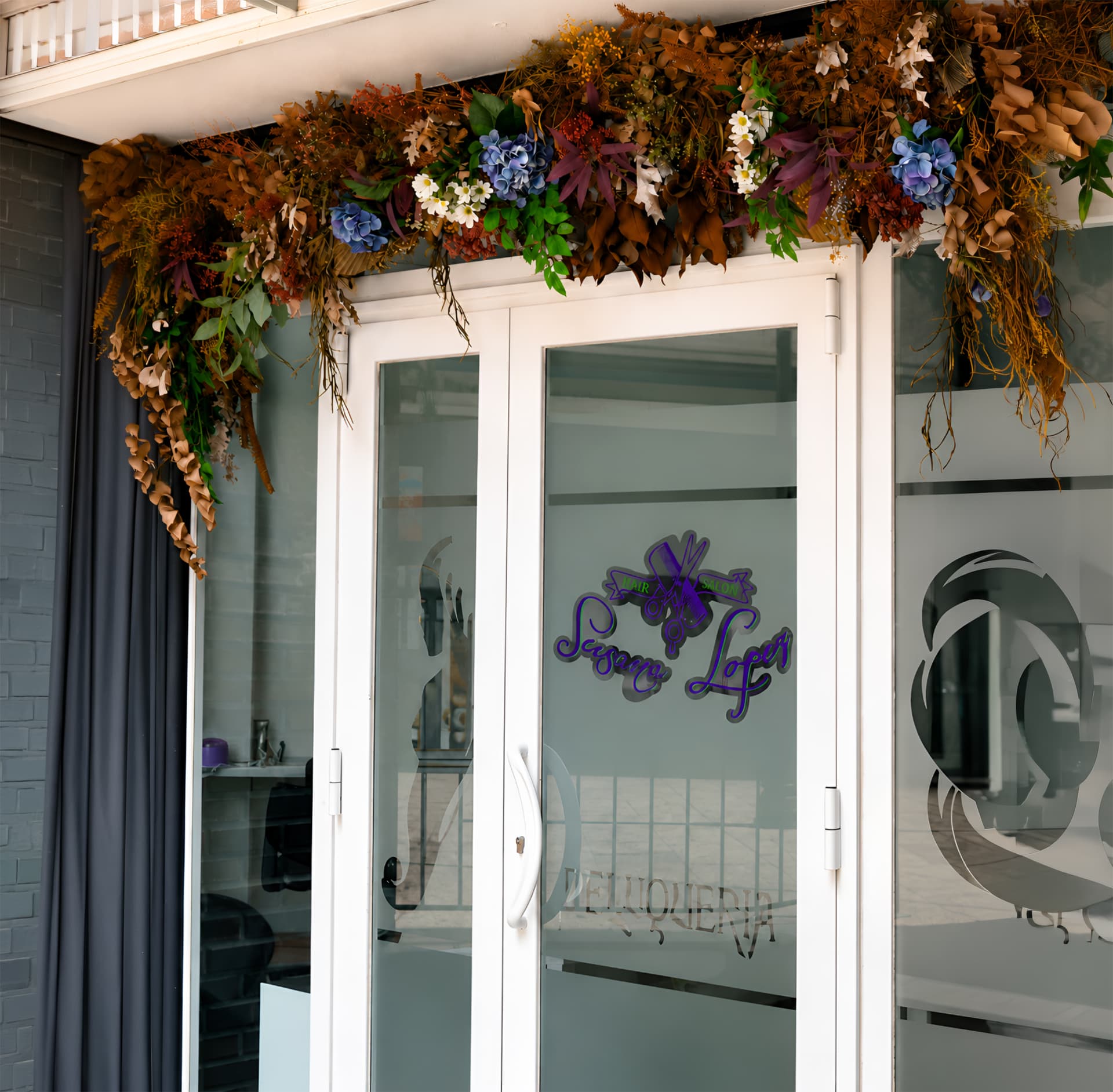 Fachada de la peluquería Susana López - Hair Salón en O Barco de Valdeorras