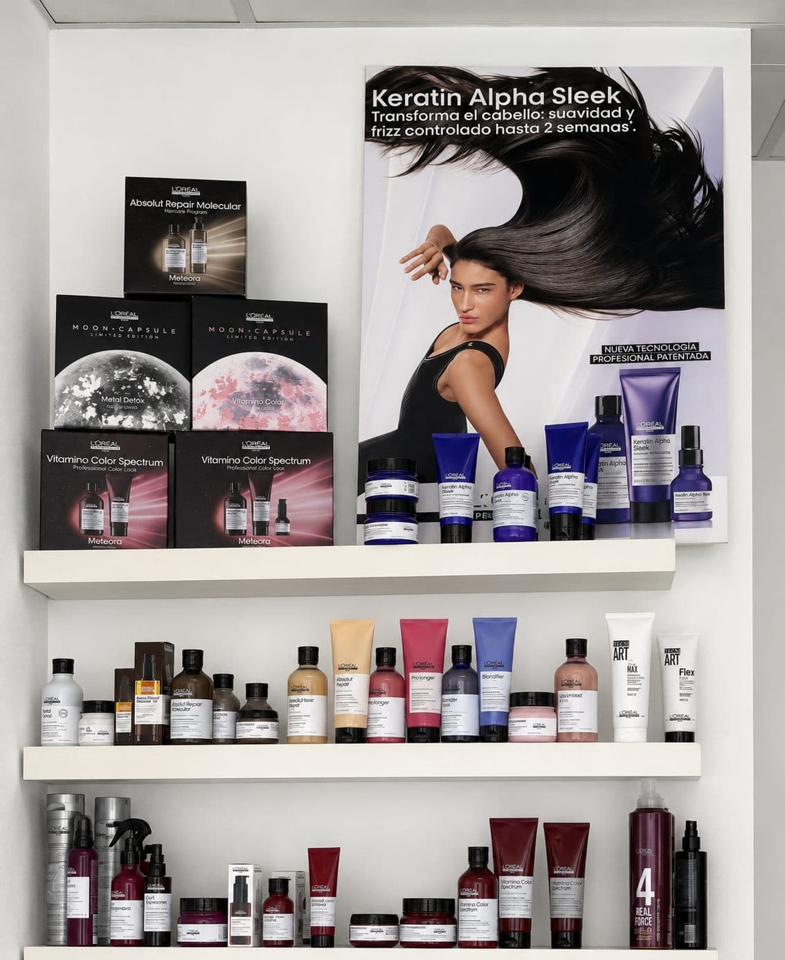 Productos de peluquería profesional a la venta en el salón de O Barco de Valdeorras
