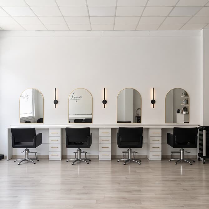 Sala de peluquería unisex de Susana López - Hair Salón en O Barco de Valdeorras